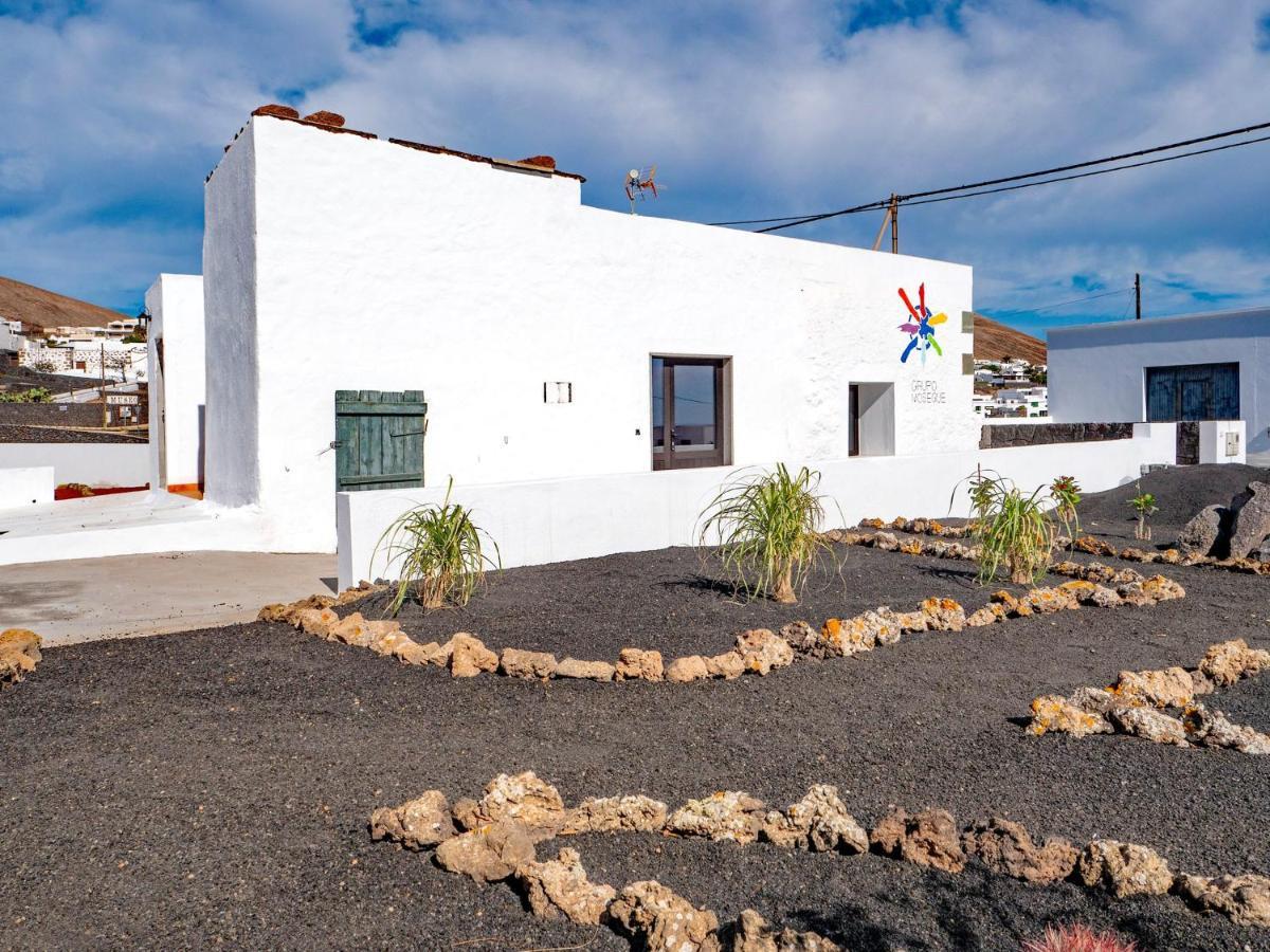 Comfortable House In Tias With Free Parking Exterior photo